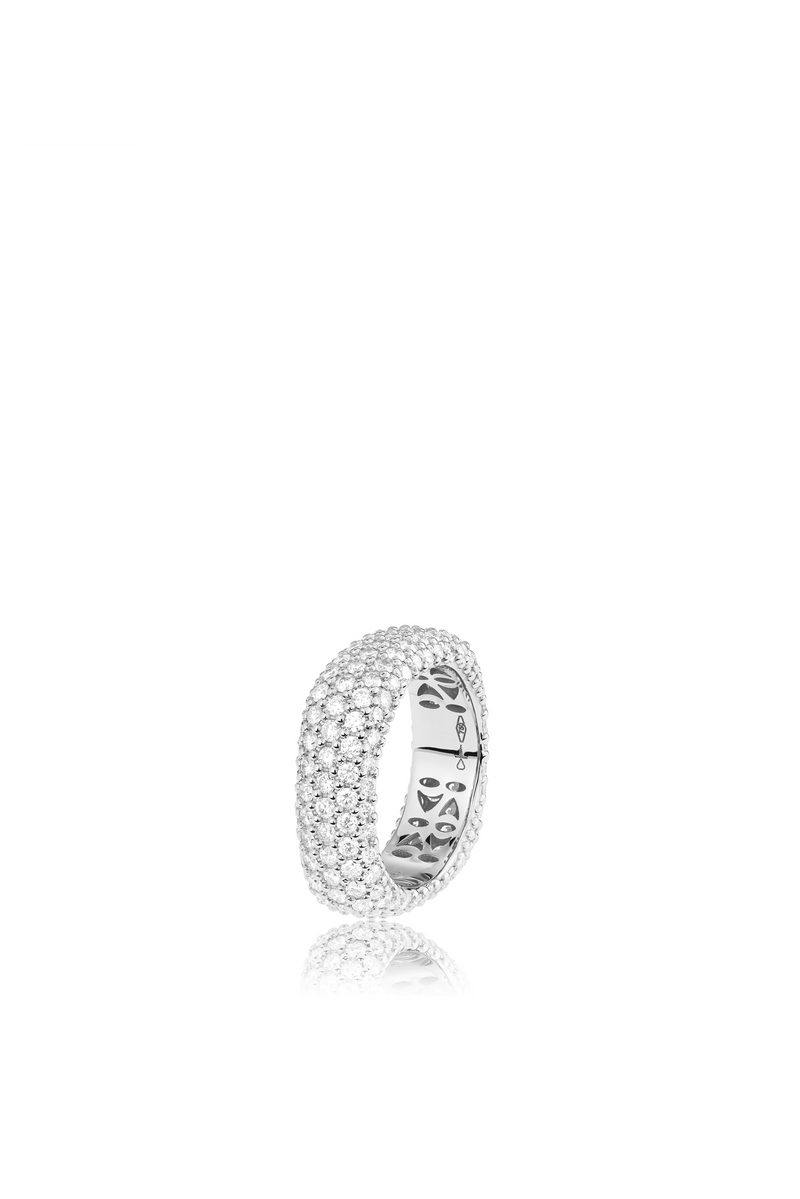 ﻿﻿White gold ring with pavé diamonds